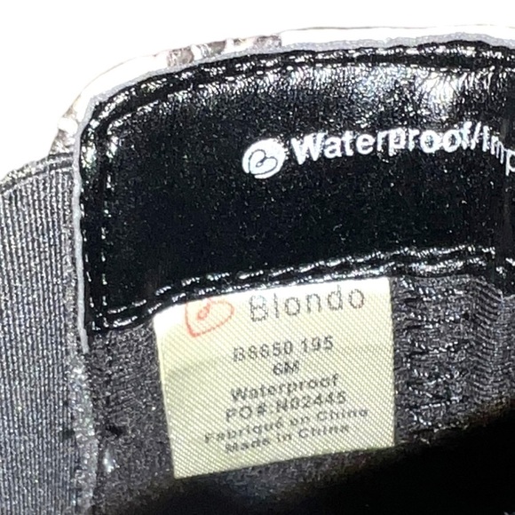 Blondo Emelia Waterproof Chelsea Bootie Black White Snake Print Leather - Size 6 - Picture 8 of 14